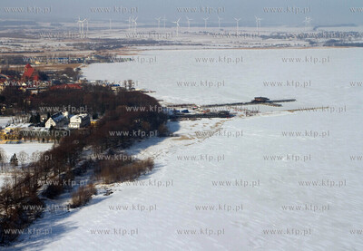 Zdjecia lotnicze zamarznietej Zatoki Gdanskiej. Nz....