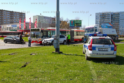 Ok godz. 14 w poblizu skrzyzowania ul. Bulonskiej i...