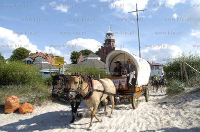 Ustka. Jan Holewik z Katowic przyjechal do Ustki bryczka...