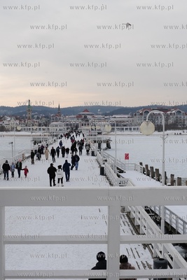Sopot, molo. Zatoka Gdanska zamarzla ponad 1 km od...