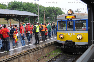 Gdansk, Dworzec PKP. Irlandzcy i hiszpanscy w drodze...