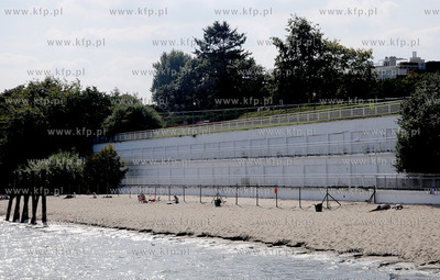 Lazienki przy molo w gdyni Orlowie zostan1 rozebrane....