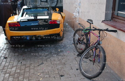 Sopot. Al Niepodleglosci 780. Samochod Lamborgini z...