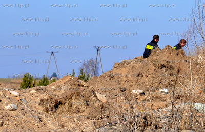 Koscierzyna. Nielegalne wyrobisko piachu i dzikie wysypisko...