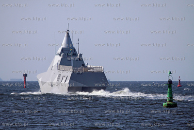 Okret HSwMS Nykoping opuszcza Gdansk. Nowoczesna szwecka...