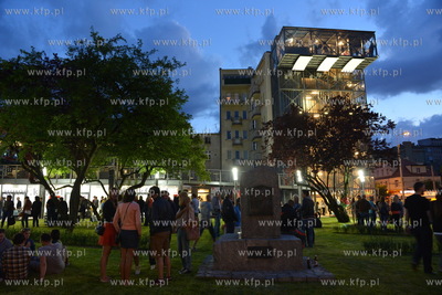 W Śródmieściu Gdyni został otwarty InfoBox, nietypowa...