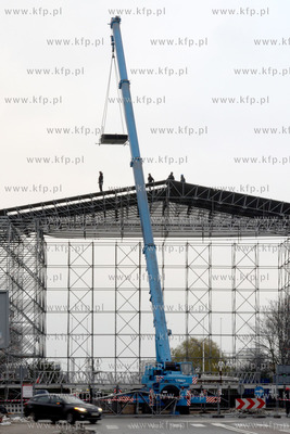 Gdynia, Skwer Kosciuszki. Budwa sceny na koncert sylwestrowy...