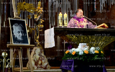 Msza w intencji zmarlego Janusza Rydzewskiego w kosciele...