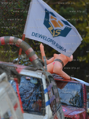 ZYWE TRUPY GRASOWAŁY W KOLIBKACH. Kolejna 14. juz...