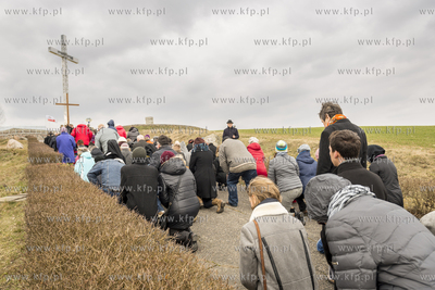 Droga Krzyzowa na Gorze Jana Paw  a II w Pelplinie...