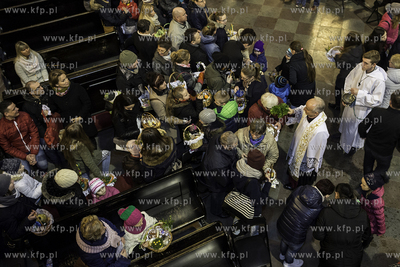 Wielka Sobota. Święcenie pokarmów w bazylice katedralnej...