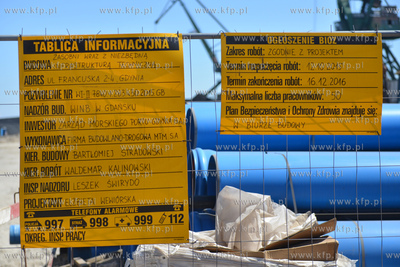 Przy Nabrzezu Francuskim w gdynskim porcie w miejscu...