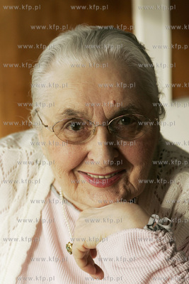 Lucyna Legut - Lucha - aktorka, malarka, pisarka. Na...