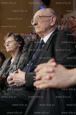 Wladyslaw Baroszewski otrzymal honorowe obywatelstwo...