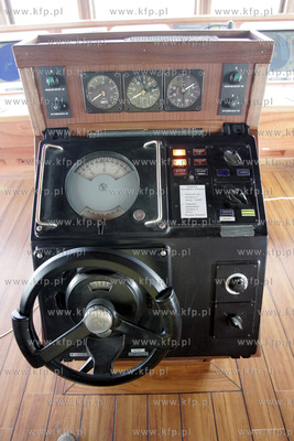 Dar Mlodziezy przeszedl gruntowny remont sterowki,...