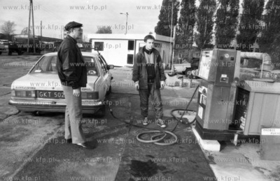 Stacja benzynowa na ul. Hutniczej w Gdyni pomiedzy...