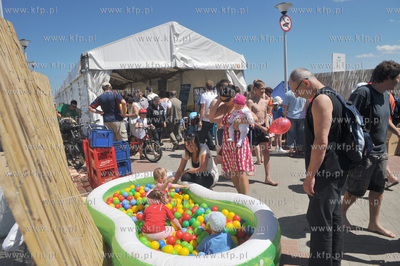 Sobota na molo w Gdansku Brzeznie. Basen z kulkami...