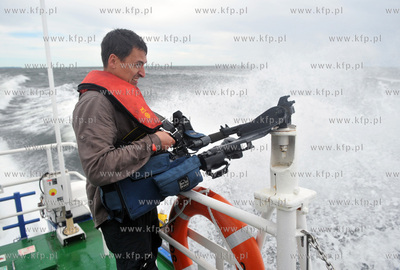 Uroczystosc nadania imienia i podniesienia bandery...