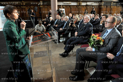 Gdansk, Dwor Artusa. Janina Ochojska, szefowa Polskiej...
