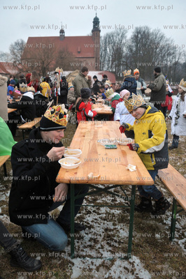 Orszak Trzech Kroli w Zukowie na Kaszubach. Po urocztosciach...