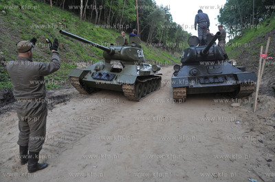 Wyburzanie Mostku Weisera Dawidka na gdanskiej Strzyzy....