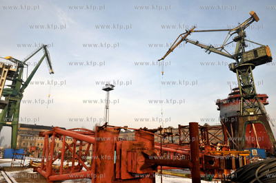 Stocznia Gdansk. Budowa statku typu PSV Ocean Art do...