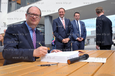 Otwarcie Pozytywnej Szkoly Podstawowej przy ul. Azaliowej...