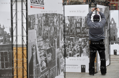 Wystawa Gdansk miasto od nowa na Dlugim Targu. Zdjęcia...