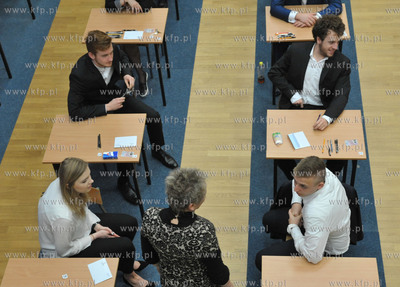 Egzamin maturalny w XX LO w Gdansku w dzielnicy Piecki-Migowo,...