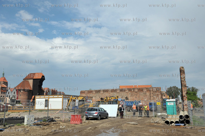 Gdansk. Wyspa Spichrzow. Uroczystosc wmurowania kamienia...