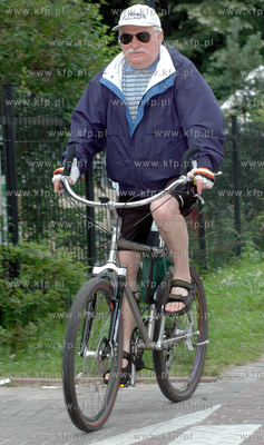 Lech Walesa na przejazdzce rowerowej w Sopocie.
23.07.2004
fot....
