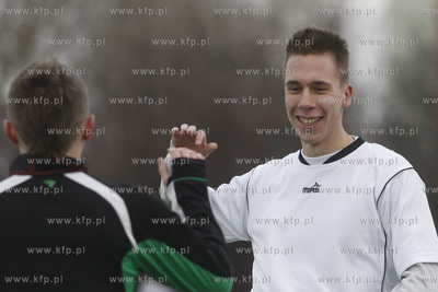 Gdansk Zaspa. Pilkarski turniej dzikich druzyn Do przerwy...