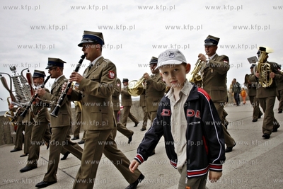 Gdynia. Swieto Marynarki Wojennej. Parada orkiestr...