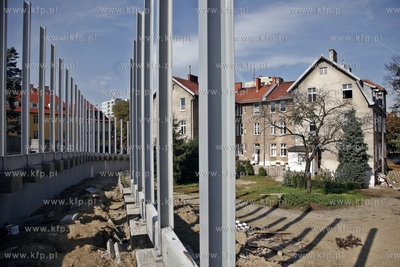 Gdansk. Budowa Trasy Slowackiego. Montaz ekranow dzwiekkochonnych...