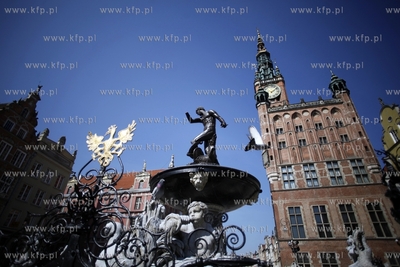 Fontanna Neptuna na Dlugim Targu w Gdansku. Neptun...