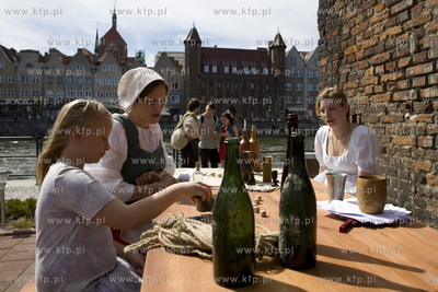 Gdańsk. Spichlerz Królewski na Ołowiance. Pokaz...