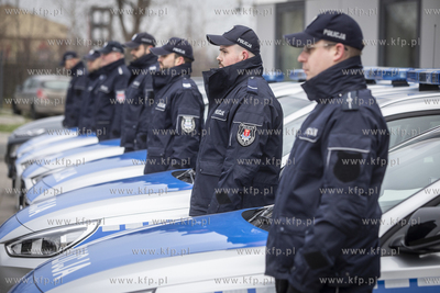 Uroczyste przekazanie do służby w policji samochodów...