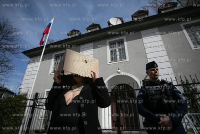 Protest przeciwko wojnie na Ukrainie przed konsulatem...