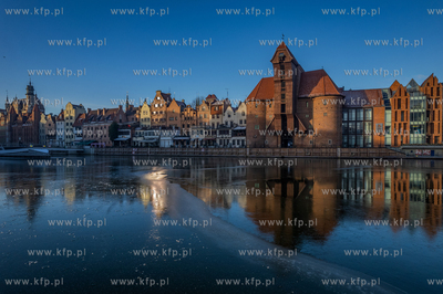 Gdańsk. Motława, Żuraw, Długie Pobrzeze.
09.01.2026
fot....