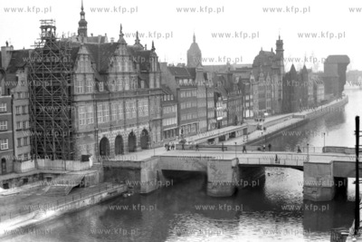 Gdansk - widok na Stare Miasto, Zielona Brame i ciag...
