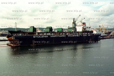 Stocznia Marynarki Wojennej w Gdyni;wrzesien 2001fot....
