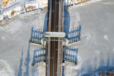 Zima na Żuławach. Drewnica, okolice mostu zwodzonego...