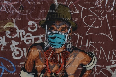 Gdańsk, ul. Kozia. Grafika na drzwiach garażu - ...