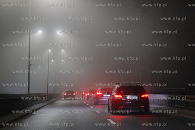 Gdańsk, ul.Słowackiego. Silna mgła na drogach.31.12.2023...