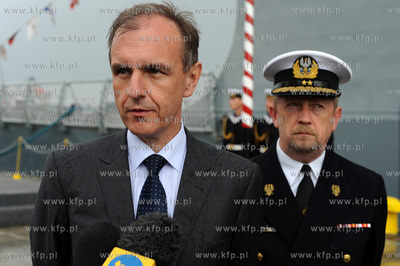 Port wojenny Oksywie w Gdyni. Przekazanie dowodzenia...