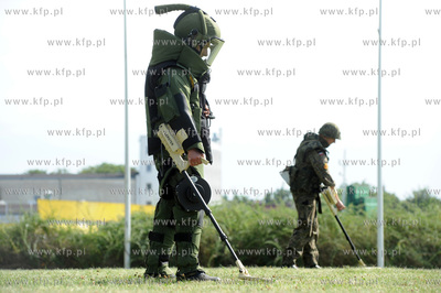 Westerplatte, Gdansk. Saperzy Marynarki Wojennej poszukuja...