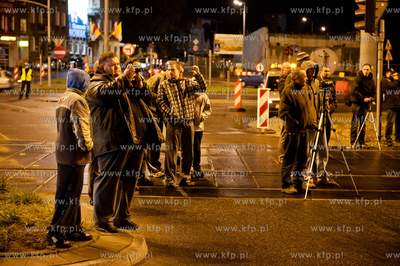 Gdansk - Wrzeszcz. Montaz kolejnych elementow estakady...