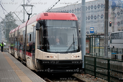 Gdansk. Przystanek tramwajowy przy ul. Dlugie Ogrody....