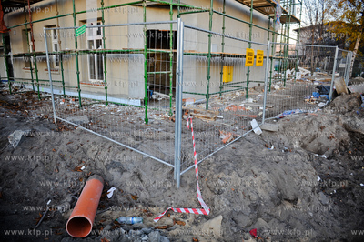 Gdansk. Remont drog i domow w gdanskiej dzielnicy Letnica,...
