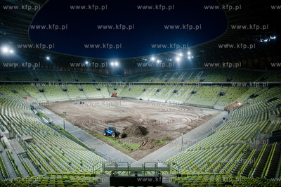 Gdansk. Stadion PGE Arena. Wymiana murawy przed meczem...